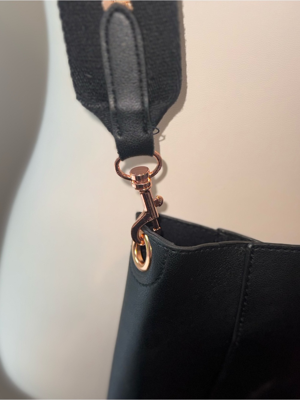Crabtree & Evelyn Limited Edition Black Vegan Leather Tote w/ Strap | One Size - Picture 4 of 9